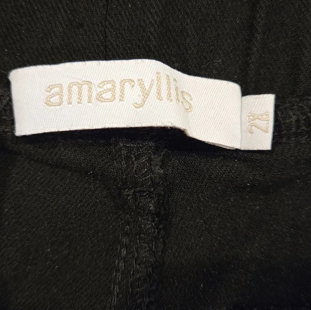 🫶Elegant Black Lace Trim Pants - Picture 2 of 8